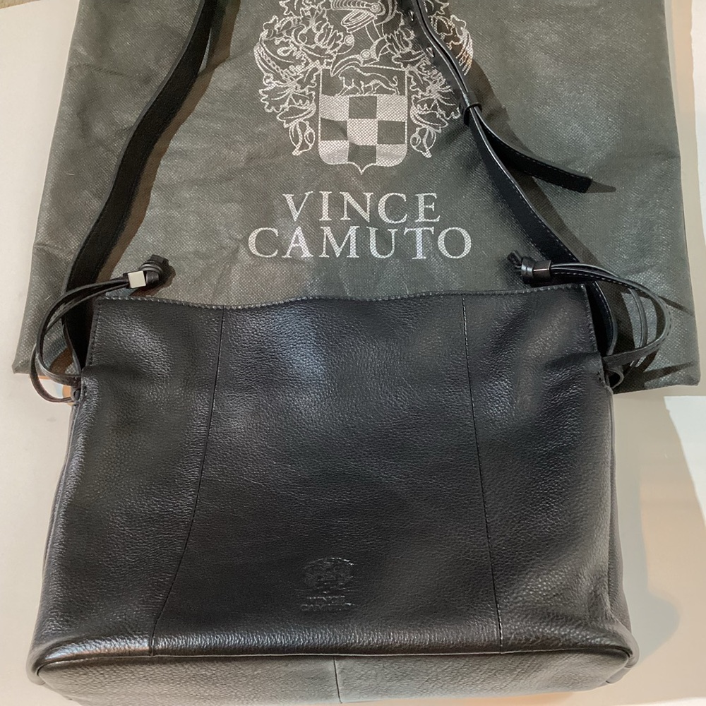 VinceCamuto🆕leather crossbody shoulder bag,snap close,zip&open pockets,adj strap - Picture 3 of 16